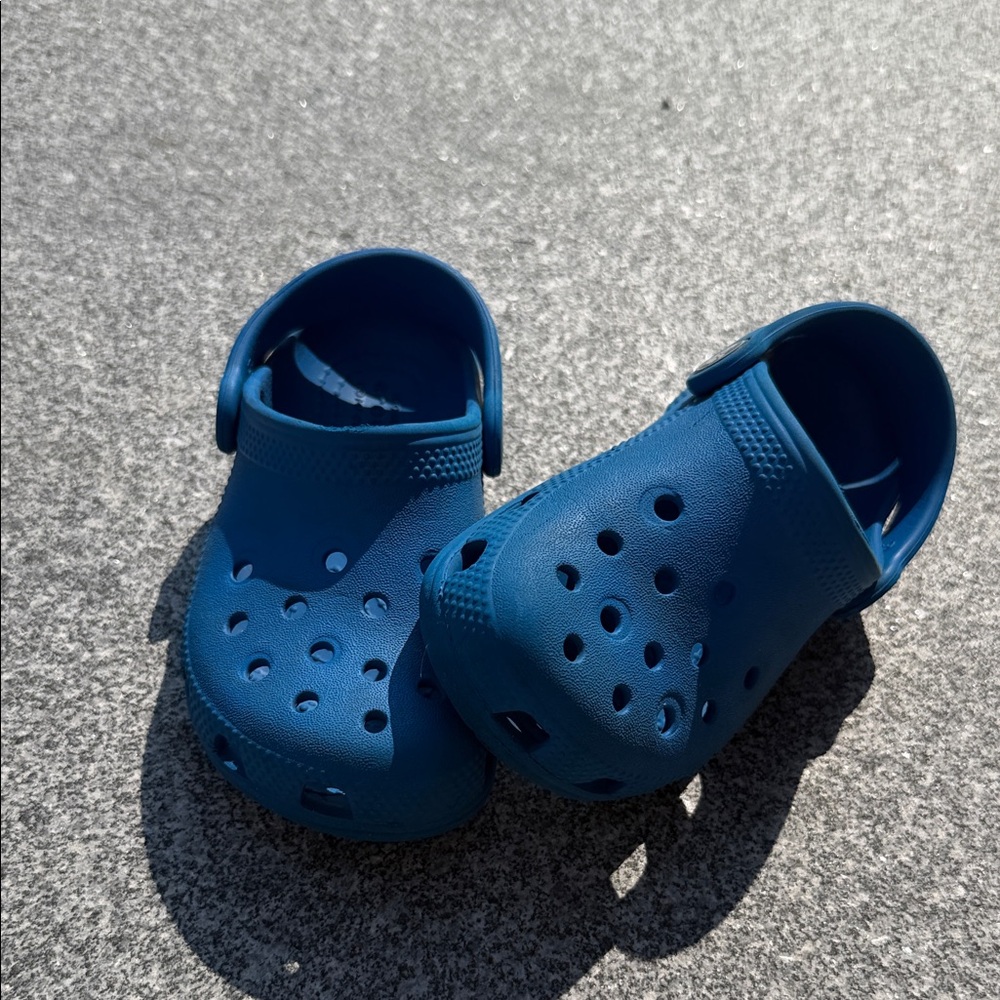 Crocs classic blue toddler c9